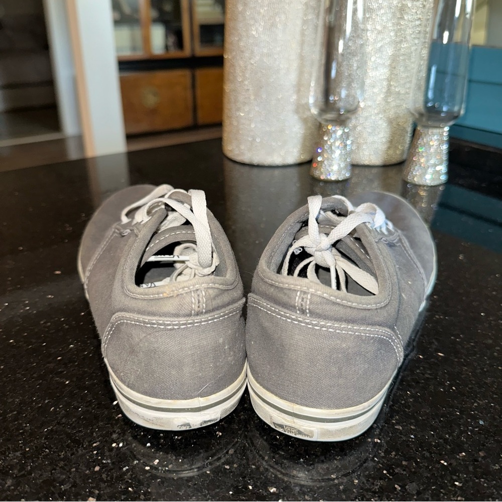 Vans - Picture 2 of 4